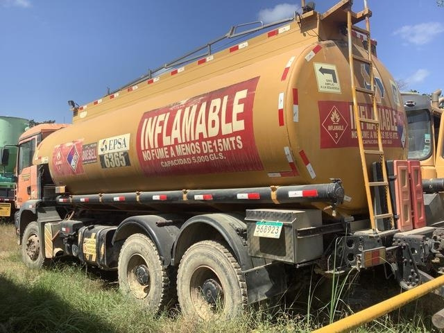 MAN 33.360-V20 - Tanker truck: picture 2 MAN 33.360-V20 - Tanker truck: picture 2