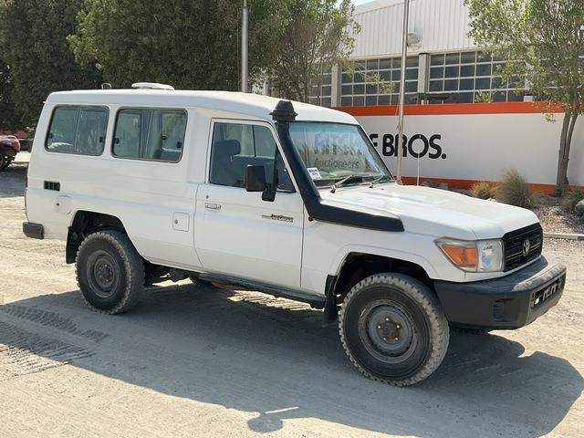 Toyota Land Cruiser - Car: picture 1 Toyota Land Cruiser - Car: picture 1