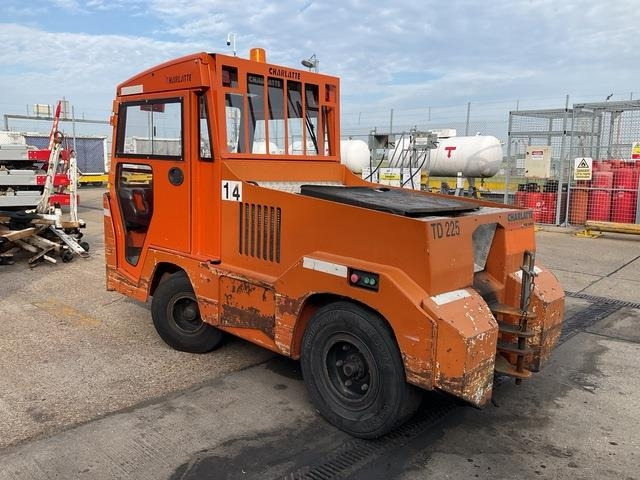 Charlatte TD225 - Tow tractor: picture 2 Charlatte TD225 - Tow tractor: picture 2