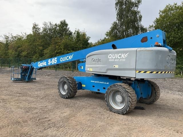 Genie S85 - Articulated boom lift: picture 2 Genie S85 - Articulated boom lift: picture 2