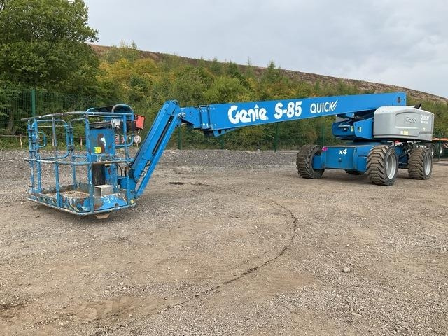 Genie S85 - Articulated boom lift: picture 1 Genie S85 - Articulated boom lift: picture 1