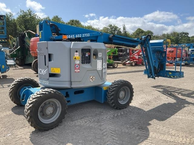 Genie Z34 - Articulated boom lift: picture 3 Genie Z34 - Articulated boom lift: picture 3
