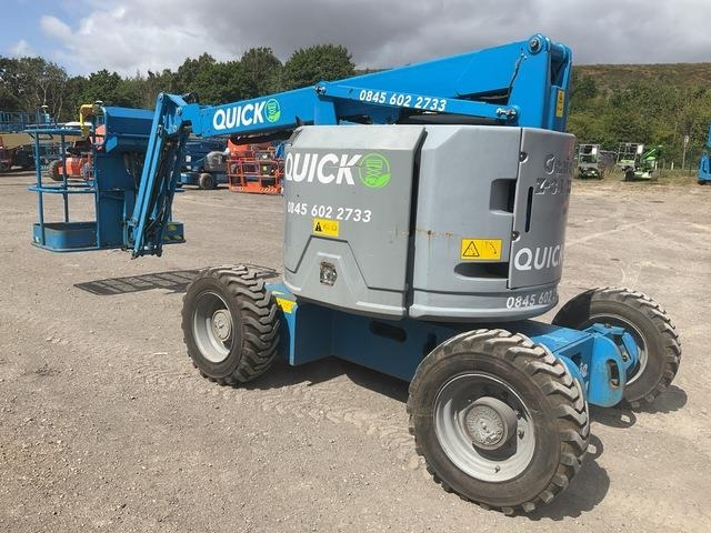 Genie Z34 - Articulated boom lift: picture 2 Genie Z34 - Articulated boom lift: picture 2