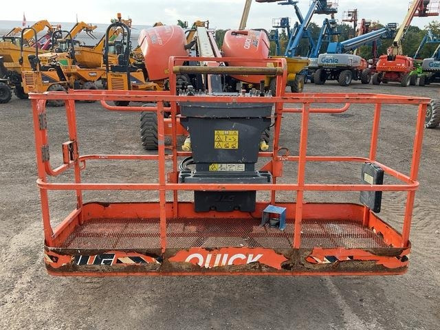 Articulated boom lift JLG 600AJ: picture 9