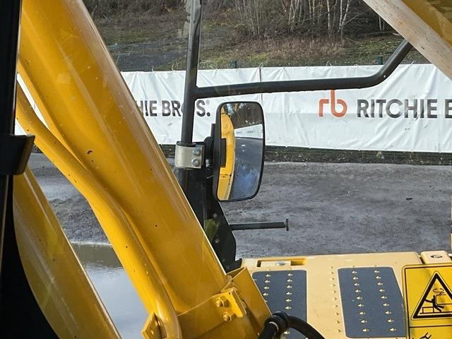 Crawler excavator Komatsu HB365LC-3E0: picture 17