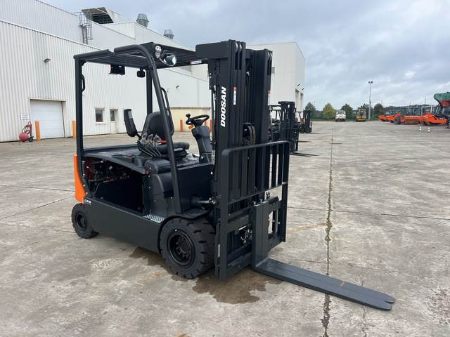Doosan B30X-7 PLUS - Electric forklift: picture 4 Doosan B30X-7 PLUS - Electric forklift: picture 4