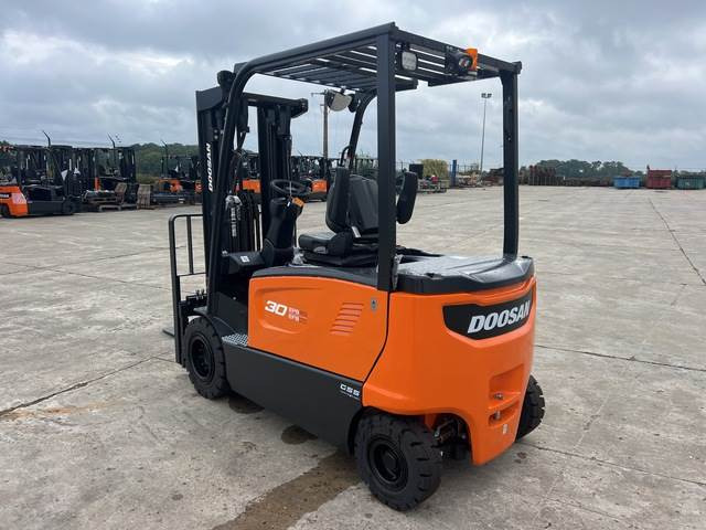 Doosan B30X-7 PLUS - Electric forklift: picture 2 Doosan B30X-7 PLUS - Electric forklift: picture 2