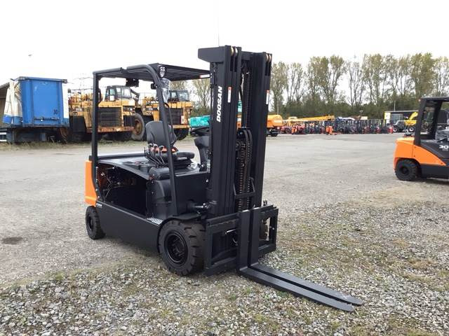 Doosan B35X-7 PLUS - Electric forklift: picture 4 Doosan B35X-7 PLUS - Electric forklift: picture 4