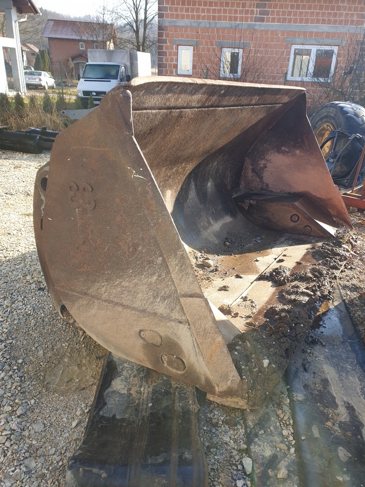 - Loader bucket: picture 1 - Loader bucket: picture 1
