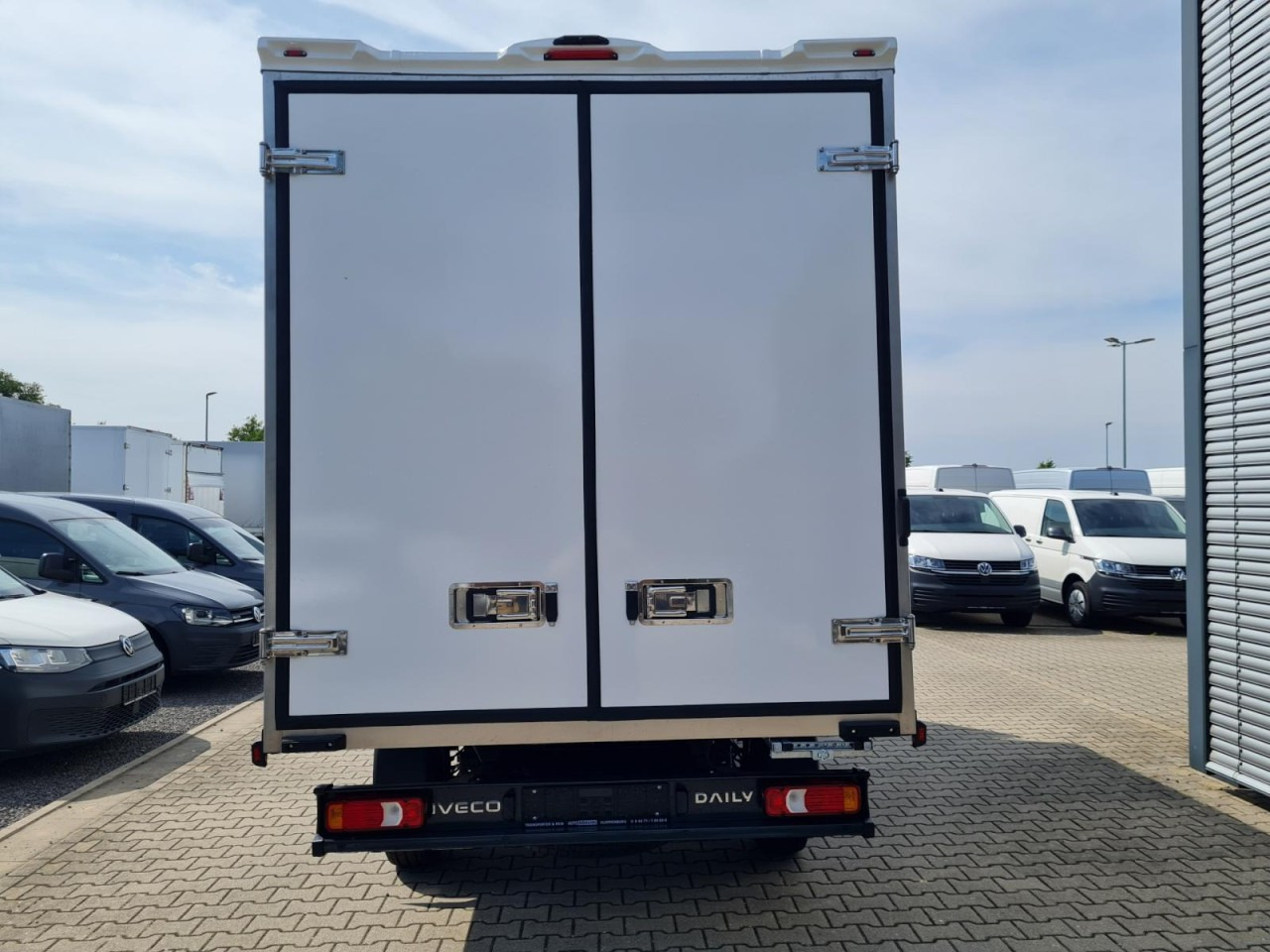 Iveco DAILY 35S18 Koffer Automatik ALU KAMERA NAVI TEMPOMAT - Closed box van: picture 5 Iveco DAILY 35S18 Koffer Automatik ALU KAMERA NAVI TEMPOMAT - Closed box van: picture 5