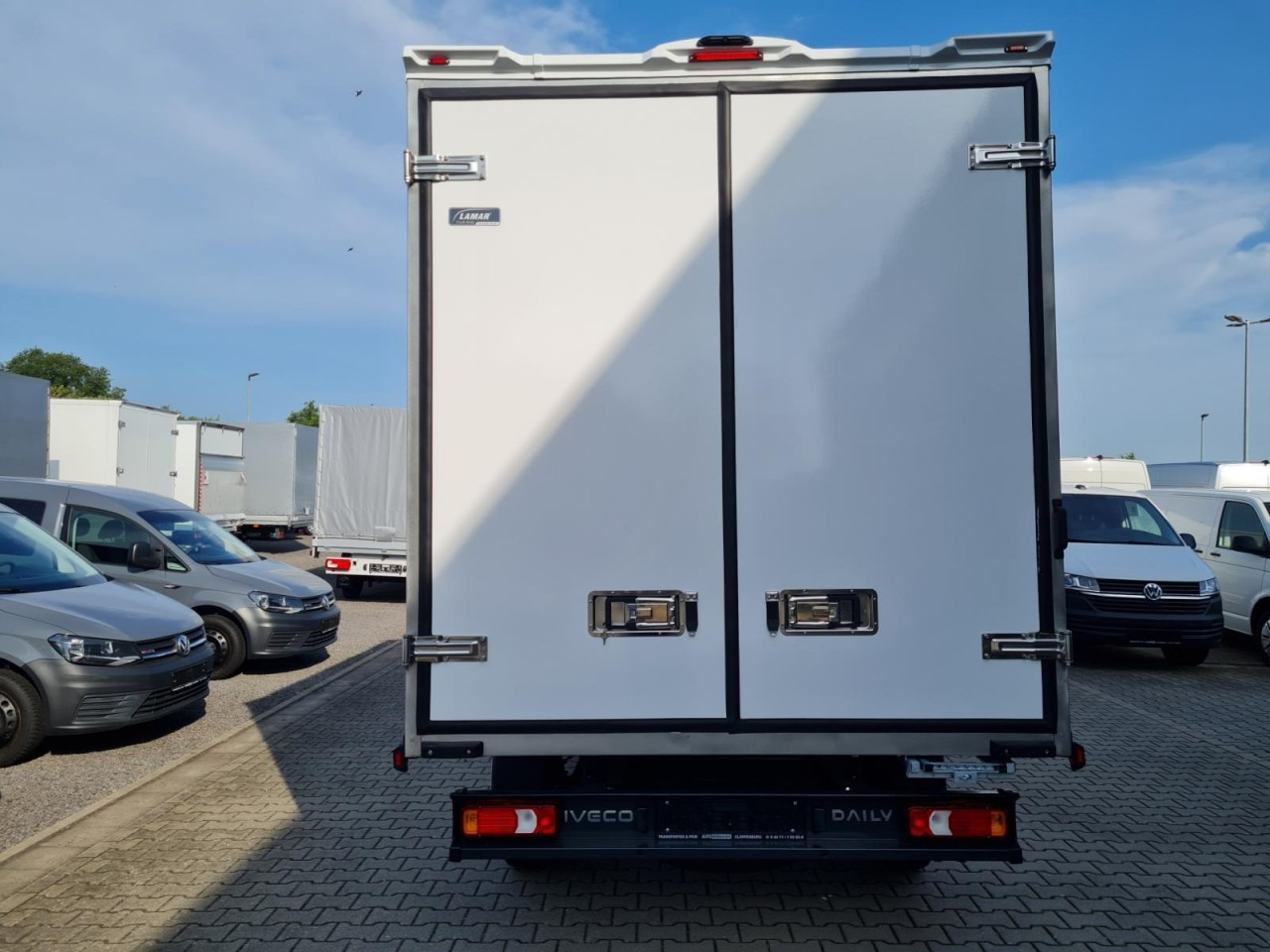 Iveco DAILY 35S18 Koffer Hi MATIC ALU KAMERA NAVI TEMPOMAT - Closed box van: picture 5 Iveco DAILY 35S18 Koffer Hi MATIC ALU KAMERA NAVI TEMPOMAT - Closed box van: picture 5