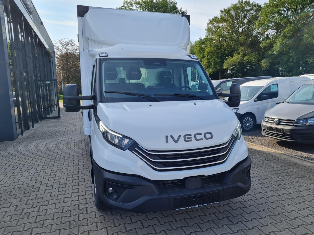 Iveco DAILY 35S18 Koffer Hi MATIC ALU KAMERA NAVI TEMPOMAT - Closed box van: picture 2 Iveco DAILY 35S18 Koffer Hi MATIC ALU KAMERA NAVI TEMPOMAT - Closed box van: picture 2
