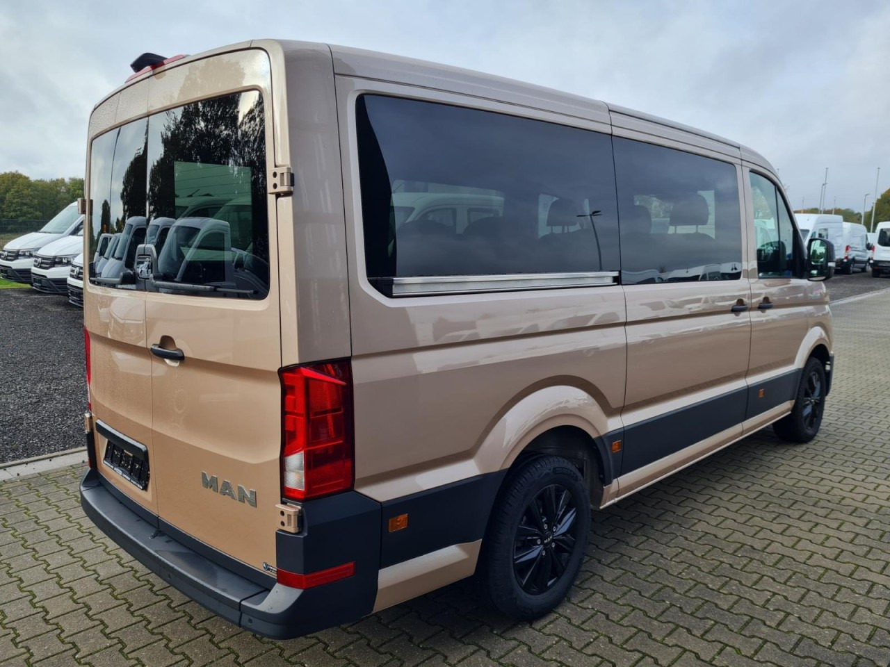 MAN Man TGE 3.180 TDi Kombi 9 Sitze ALU KAMERA LED LEDER Sonderumbau - Minibus, People carrier: picture 4 MAN Man TGE 3.180 TDi Kombi 9 Sitze ALU KAMERA LED LEDER Sonderumbau - Minibus, People carrier: picture 4