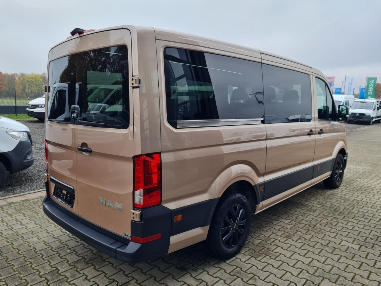 Man TGE 3.180 TDi Kombi 9 Sitze ALU KAMERA LED LEDER Sonderumbau - Minibus, People carrier: picture 4 Man TGE 3.180 TDi Kombi 9 Sitze ALU KAMERA LED LEDER Sonderumbau - Minibus, People carrier: picture 4