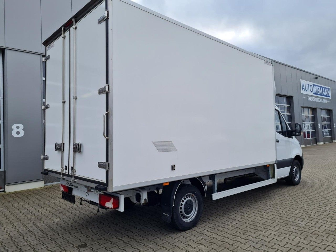 Mercedes-Benz Sprinter 315 CDi Koffer lang MBux Klima - Closed box van: picture 4 Mercedes-Benz Sprinter 315 CDi Koffer lang MBux Klima - Closed box van: picture 4