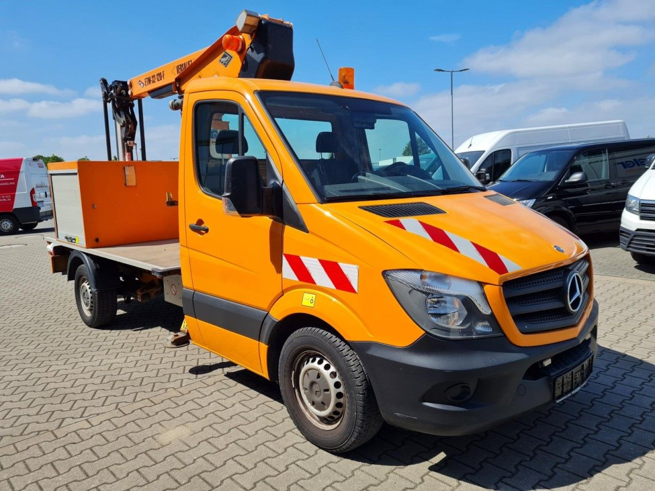 Mercedes-Benz Sprinter 316 CDI Hubarbeitsbühne 12m Korb isolie - Truck mounted aerial platform: picture 4 Mercedes-Benz Sprinter 316 CDI Hubarbeitsbühne 12m Korb isolie - Truck mounted aerial platform: picture 4
