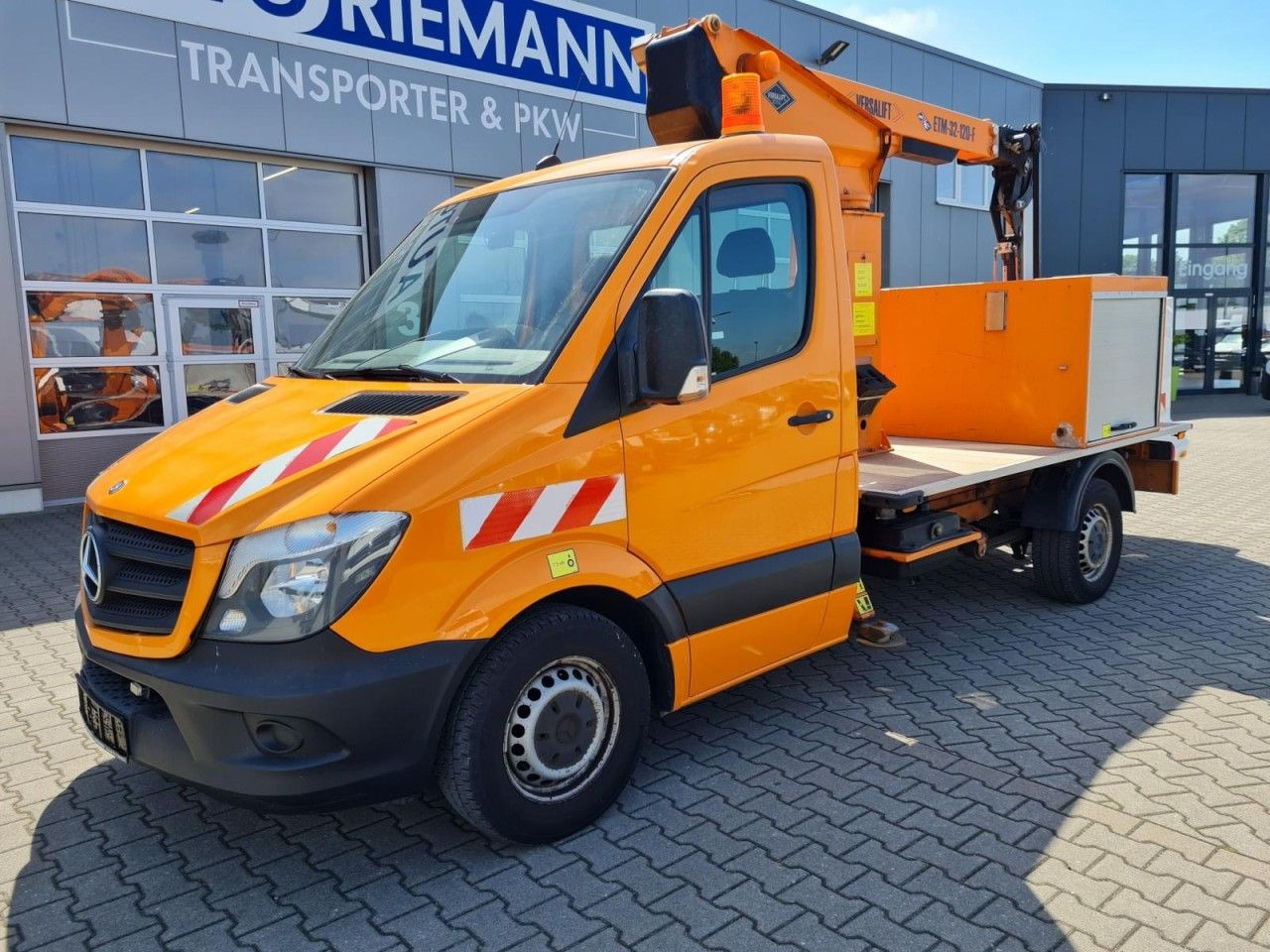 Mercedes-Benz Sprinter 316 CDI Hubarbeitsbühne 12m Korb isolie - Truck mounted aerial platform: picture 2 Mercedes-Benz Sprinter 316 CDI Hubarbeitsbühne 12m Korb isolie - Truck mounted aerial platform: picture 2