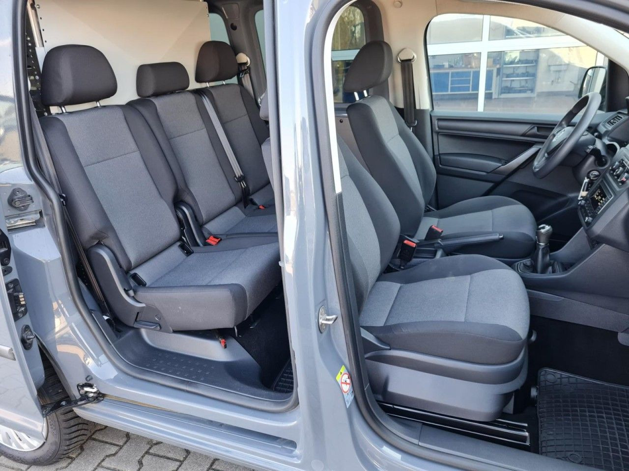 Volkswagen Caddy 4Motion TDi Kombi 5-Sitze TEMPO STHZ REGAL - Estate car: picture 4 Volkswagen Caddy 4Motion TDi Kombi 5-Sitze TEMPO STHZ REGAL - Estate car: picture 4
