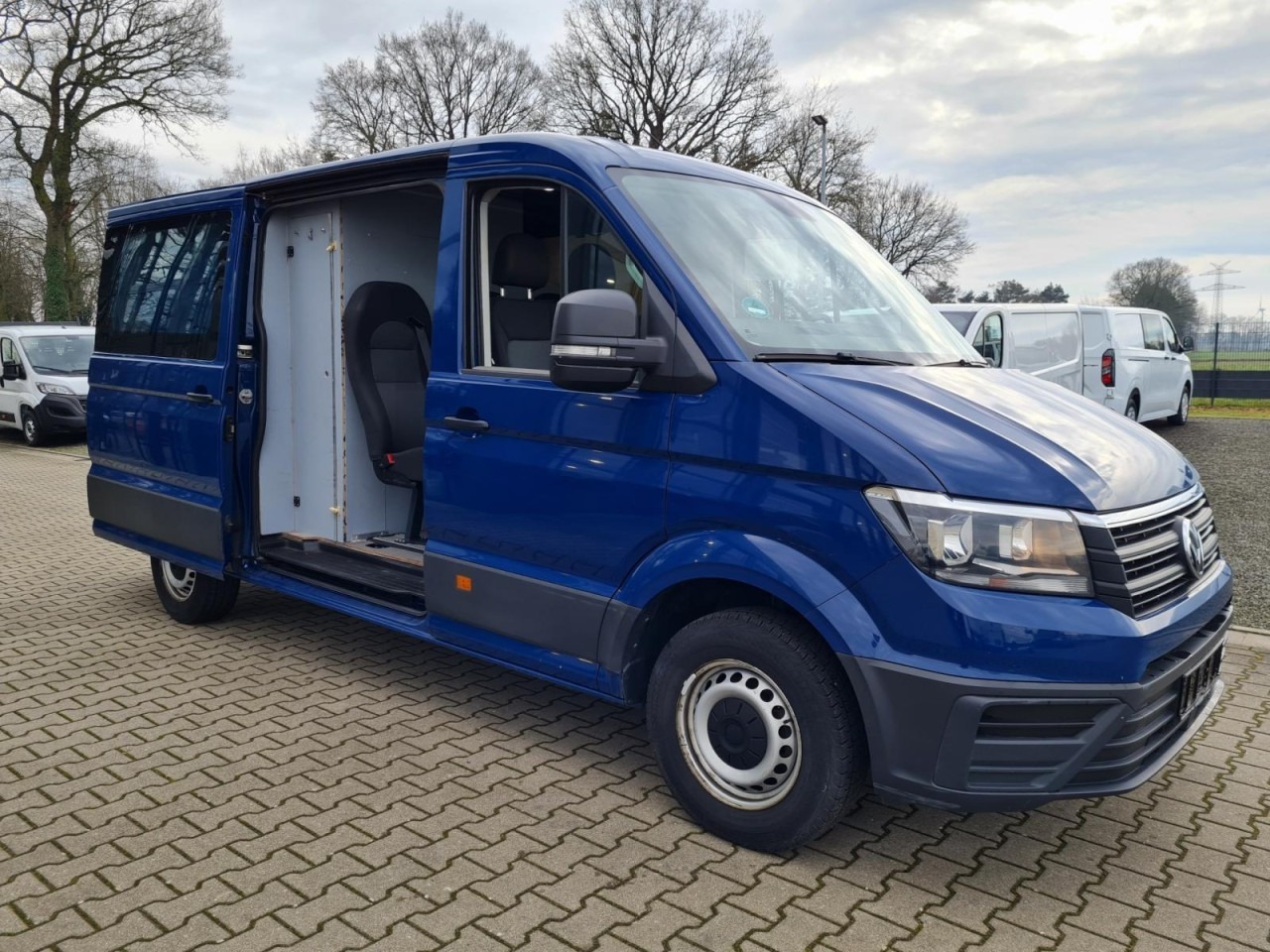 Volkswagen Crafter 35 Kasten Plus Doka mixto NAVI AHK 6 Sitzer - Panel van, Crew cab van: picture 4 Volkswagen Crafter 35 Kasten Plus Doka mixto NAVI AHK 6 Sitzer - Panel van, Crew cab van: picture 4