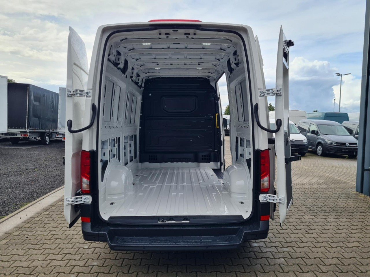 Volkswagen Crafter 35 Kasten TDI MR L3H3 PDC KLIMA TEMPOMAT - Panel van: picture 5 Volkswagen Crafter 35 Kasten TDI MR L3H3 PDC KLIMA TEMPOMAT - Panel van: picture 5