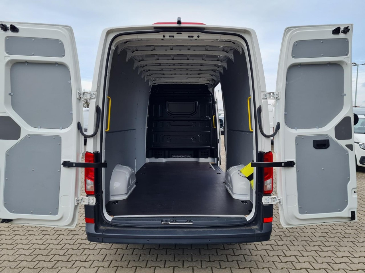 Volkswagen Crafter 35 Kasten lang L4H3 KLIMA NAVI_APP HOLZBODEN - Panel van: picture 5 Volkswagen Crafter 35 Kasten lang L4H3 KLIMA NAVI_APP HOLZBODEN - Panel van: picture 5