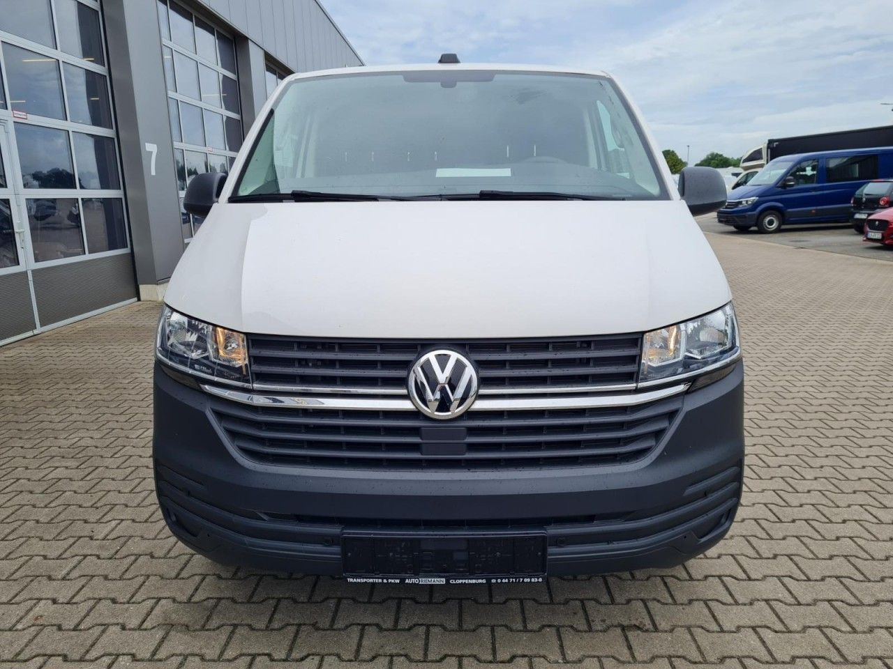 Volkswagen T6.1 Kasten lang DSG KLIMA KOMFORT ACC TEMPO PDC - Small van: picture 2 Volkswagen T6.1 Kasten lang DSG KLIMA KOMFORT ACC TEMPO PDC - Small van: picture 2