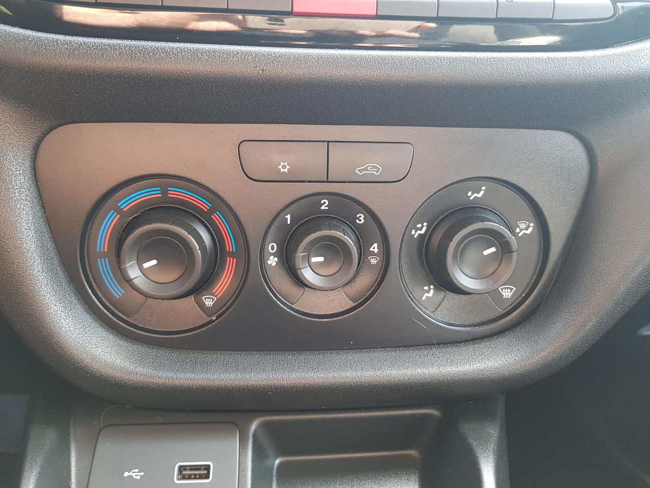 Leasing of  Fiat Doblo Kastenwagen SX 1.3 Klima, Radio mit Nav... Fiat Doblo Kastenwagen SX 1.3 Klima, Radio mit Nav...: picture 16