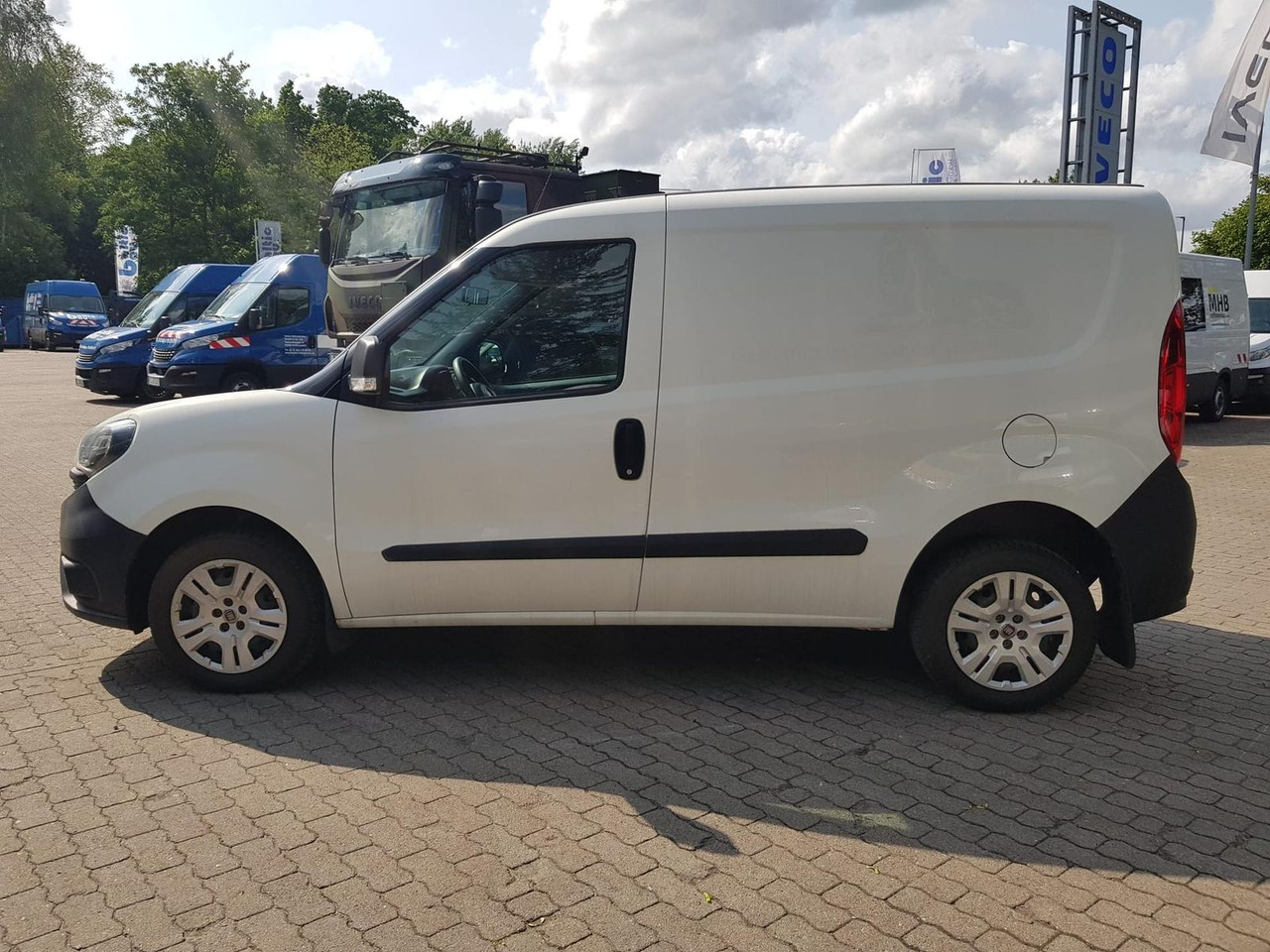 Fiat Doblo Kastenwagen SX 1.3 Klima, Radio mit Nav... - People carrier: picture 2 Fiat Doblo Kastenwagen SX 1.3 Klima, Radio mit Nav... - People carrier: picture 2