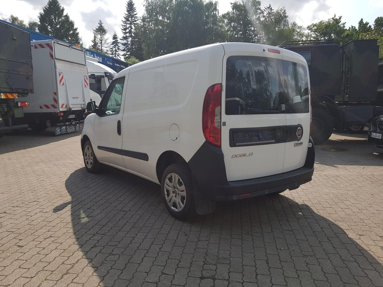 Fiat Doblo Kastenwagen SX 1.3 Klima, Radio mit Nav... - People carrier: picture 3 Fiat Doblo Kastenwagen SX 1.3 Klima, Radio mit Nav... - People carrier: picture 3