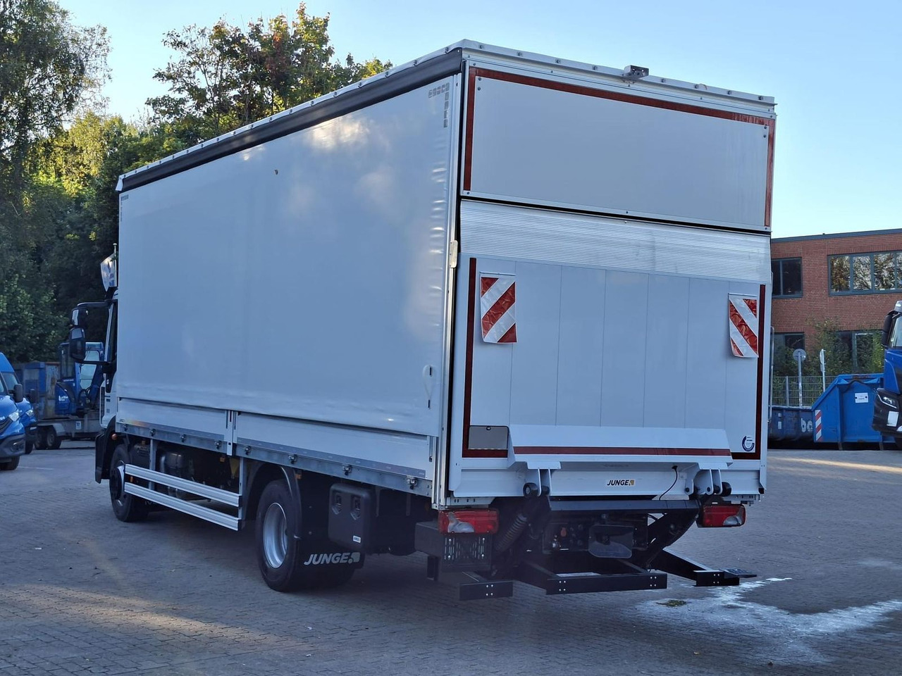Iveco ML120E25/P JUNGE KOFFER LBW 1,5t AHK 185 kW (... - Truck: picture 4 Iveco ML120E25/P JUNGE KOFFER LBW 1,5t AHK 185 kW (... - Truck: picture 4