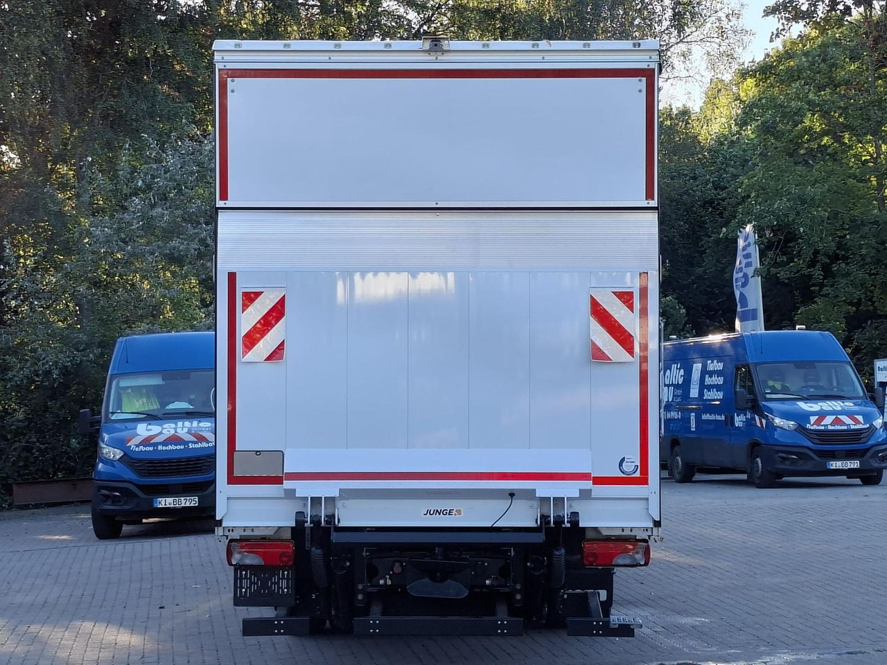 Iveco ML120E25/P JUNGE KOFFER LBW 1,5t AHK 185 kW (... - Truck: picture 5 Iveco ML120E25/P JUNGE KOFFER LBW 1,5t AHK 185 kW (... - Truck: picture 5