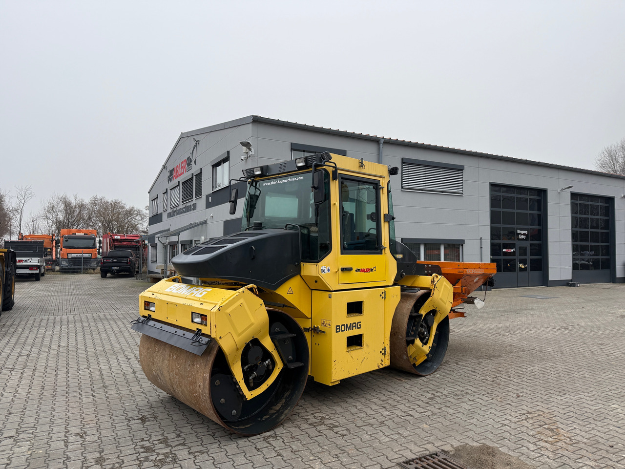 Bomag BW174 AD Tandemwalze mit Streuer - Road roller: picture 2 Bomag BW174 AD Tandemwalze mit Streuer - Road roller: picture 2