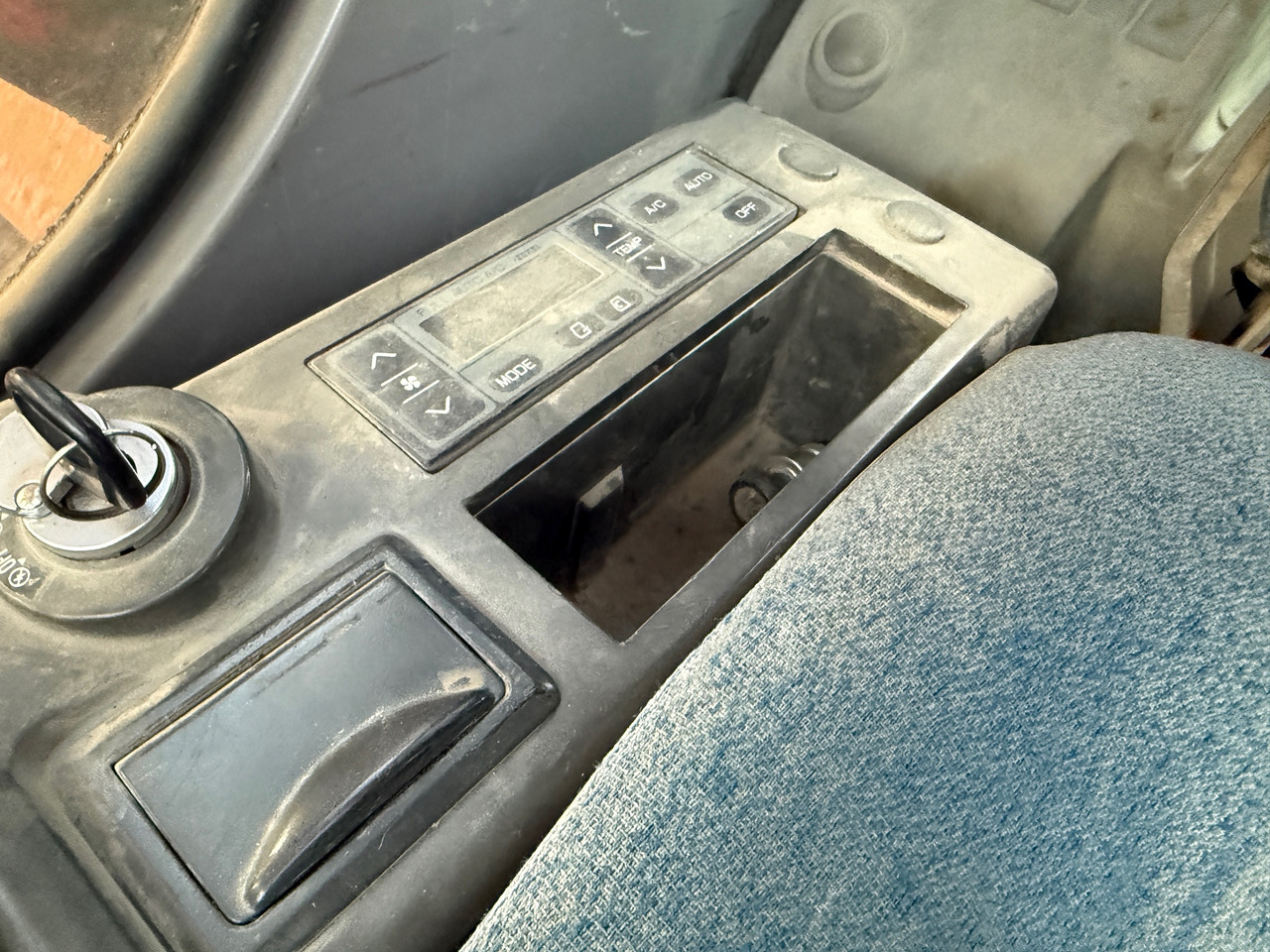 Crawler excavator Hitachi ZX240 Klima SW Isuzu: picture 19