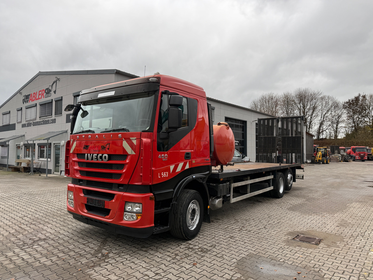 Iveco AS260S45 Baumaschinentransporter hydr. Rampe - Car transporter truck: picture 2 Iveco AS260S45 Baumaschinentransporter hydr. Rampe - Car transporter truck: picture 2