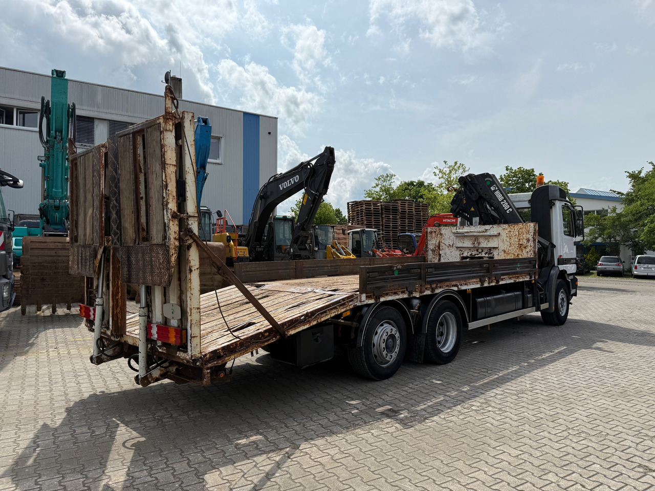 Mercedes-Benz 2535 Actros MP1 Baumaschinentransporter mit Kran und Rampen - Car transporter truck, Crane truck: picture 4 Mercedes-Benz 2535 Actros MP1 Baumaschinentransporter mit Kran und Rampen - Car transporter truck, Crane truck: picture 4