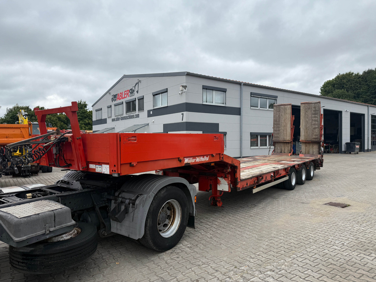 Müller Mitteltal TS3 Tieflader Auflieger mit hydr. Rampen - Low loader semi-trailer: picture 2 Müller Mitteltal TS3 Tieflader Auflieger mit hydr. Rampen - Low loader semi-trailer: picture 2