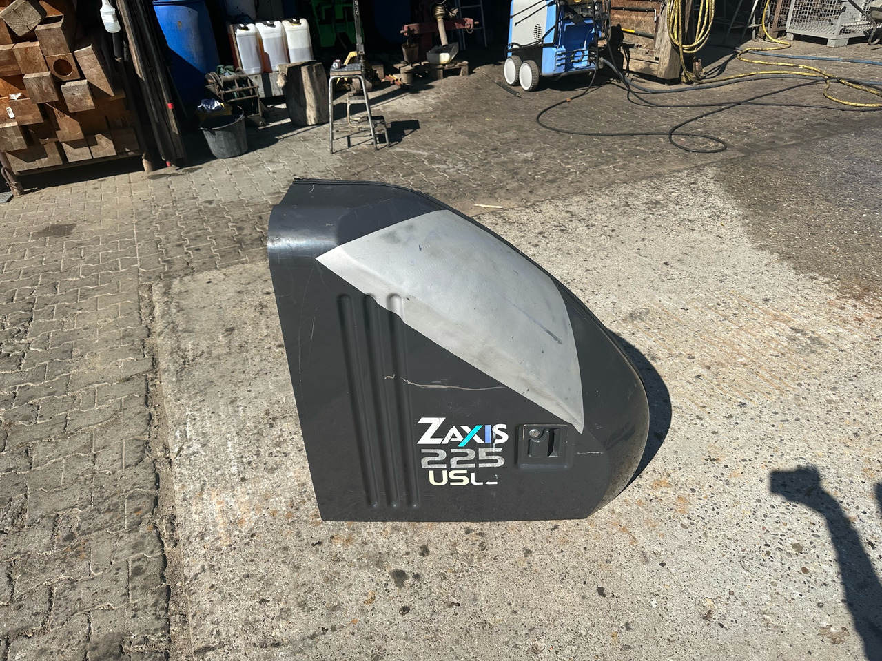 Seitendeckel Hitachi Zaxis 225 USL C - Body and exterior for Crawler excavator: picture 1 Seitendeckel Hitachi Zaxis 225 USL C - Body and exterior for Crawler excavator: picture 1