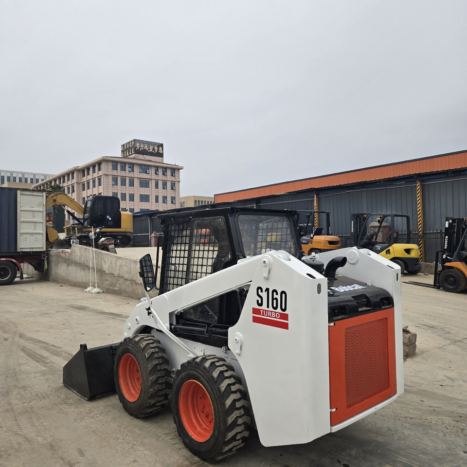 Skid steer loader BOBCAT S160: picture 7