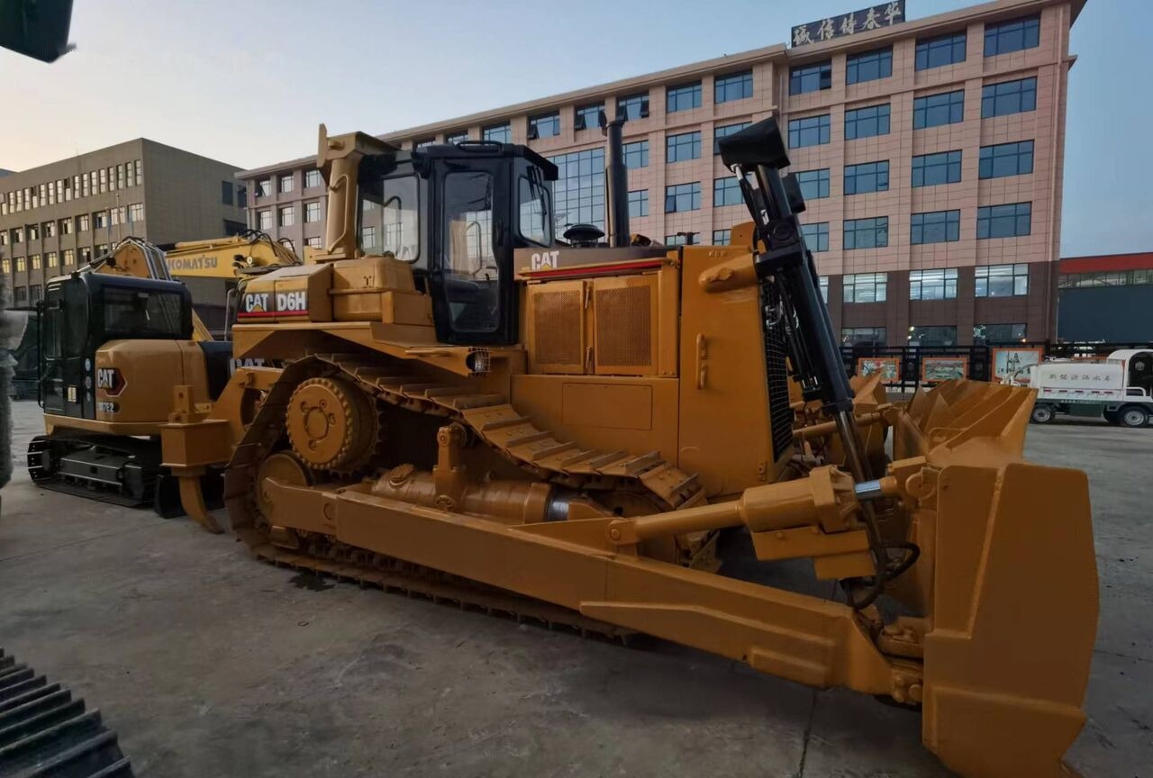 CAT D6H - Bulldozer: picture 4 CAT D6H - Bulldozer: picture 4