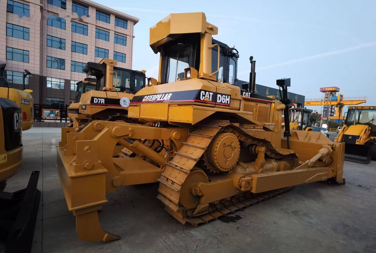 CAT D6H - Bulldozer: picture 5 CAT D6H - Bulldozer: picture 5