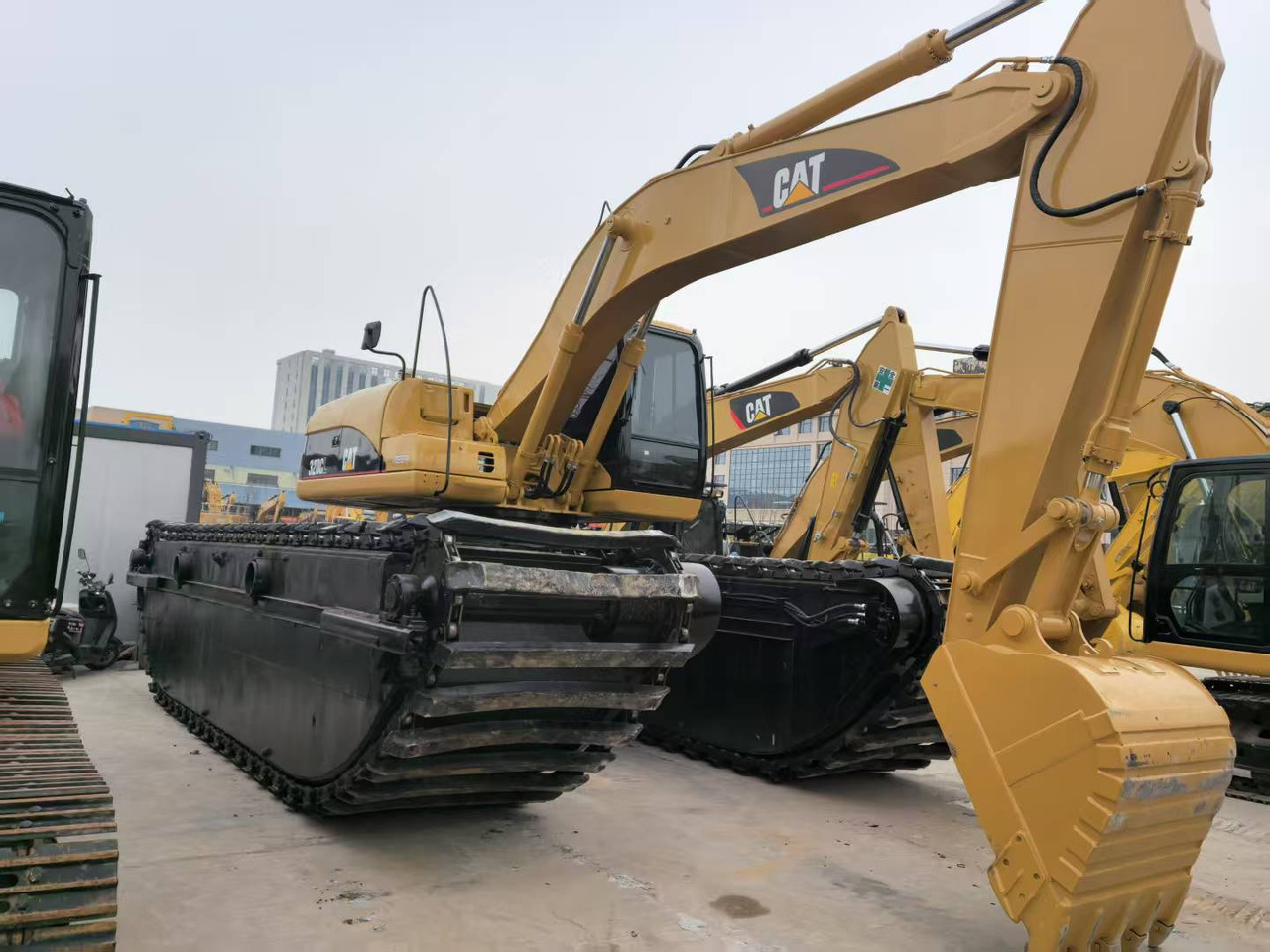CATERPILLAR 320CL amphibious - Amphibious excavator: picture 3 CATERPILLAR 320CL amphibious - Amphibious excavator: picture 3