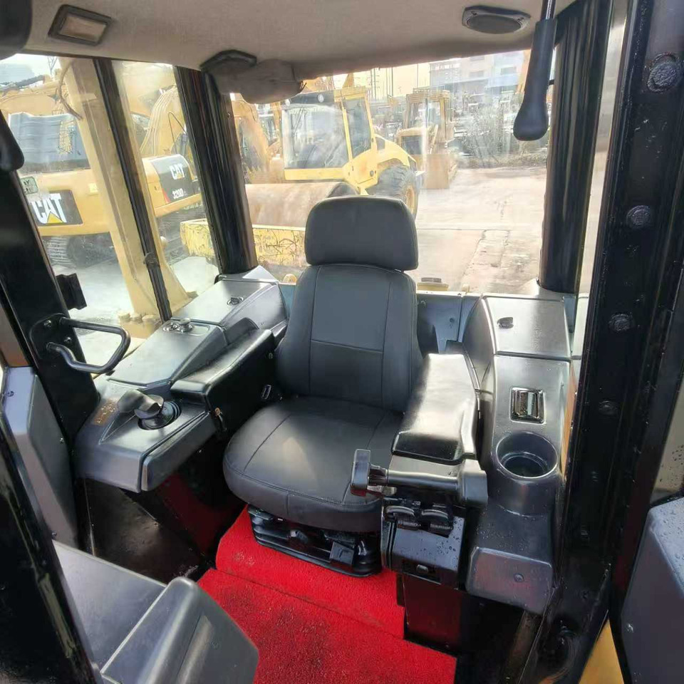 CATERPILLAR D6N - Bulldozer: picture 4 CATERPILLAR D6N - Bulldozer: picture 4