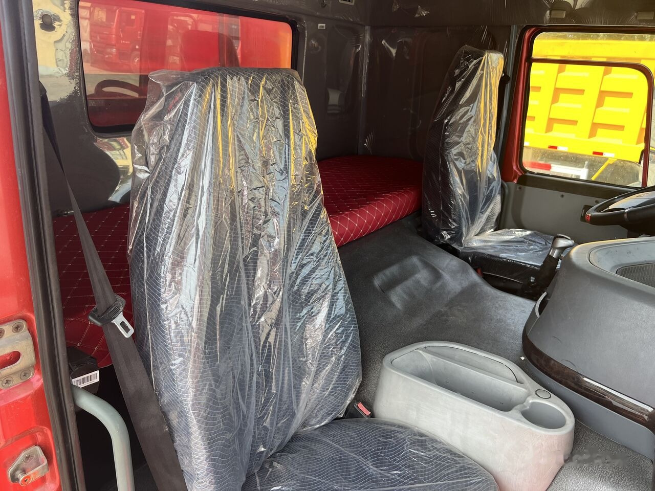 Howo - Dropside/ Flatbed truck: picture 3 Howo - Dropside/ Flatbed truck: picture 3