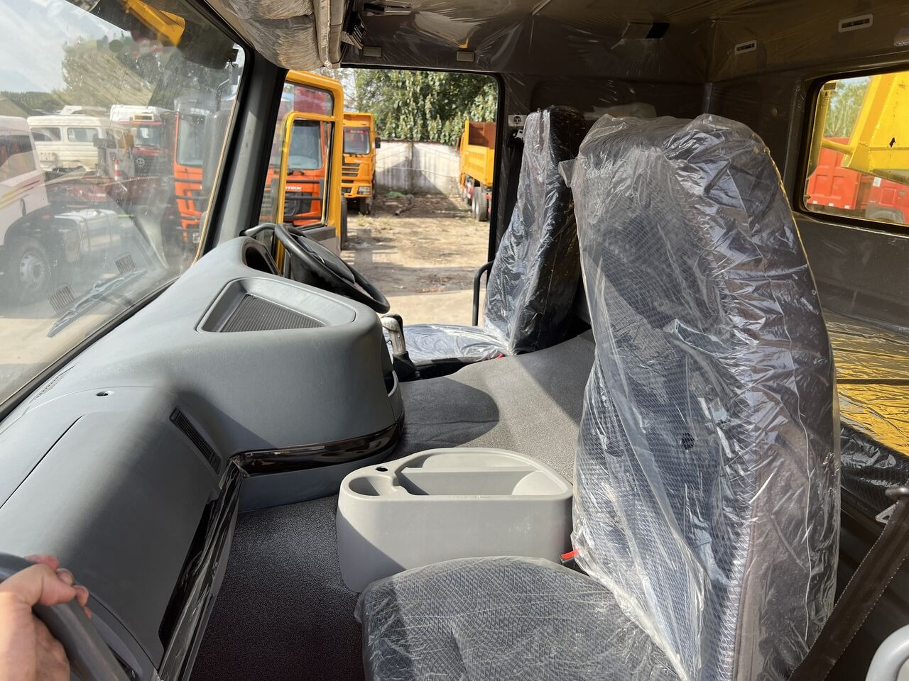 Howo - Tipper: picture 2 Howo - Tipper: picture 2