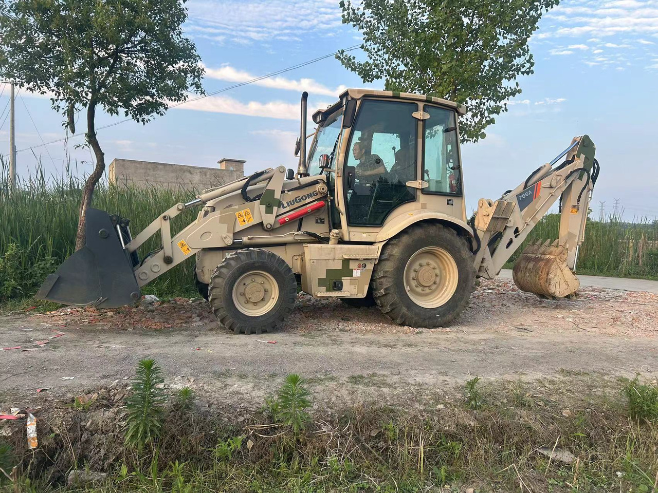 LIUGONG 766A - Backhoe loader: picture 1 LIUGONG 766A - Backhoe loader: picture 1