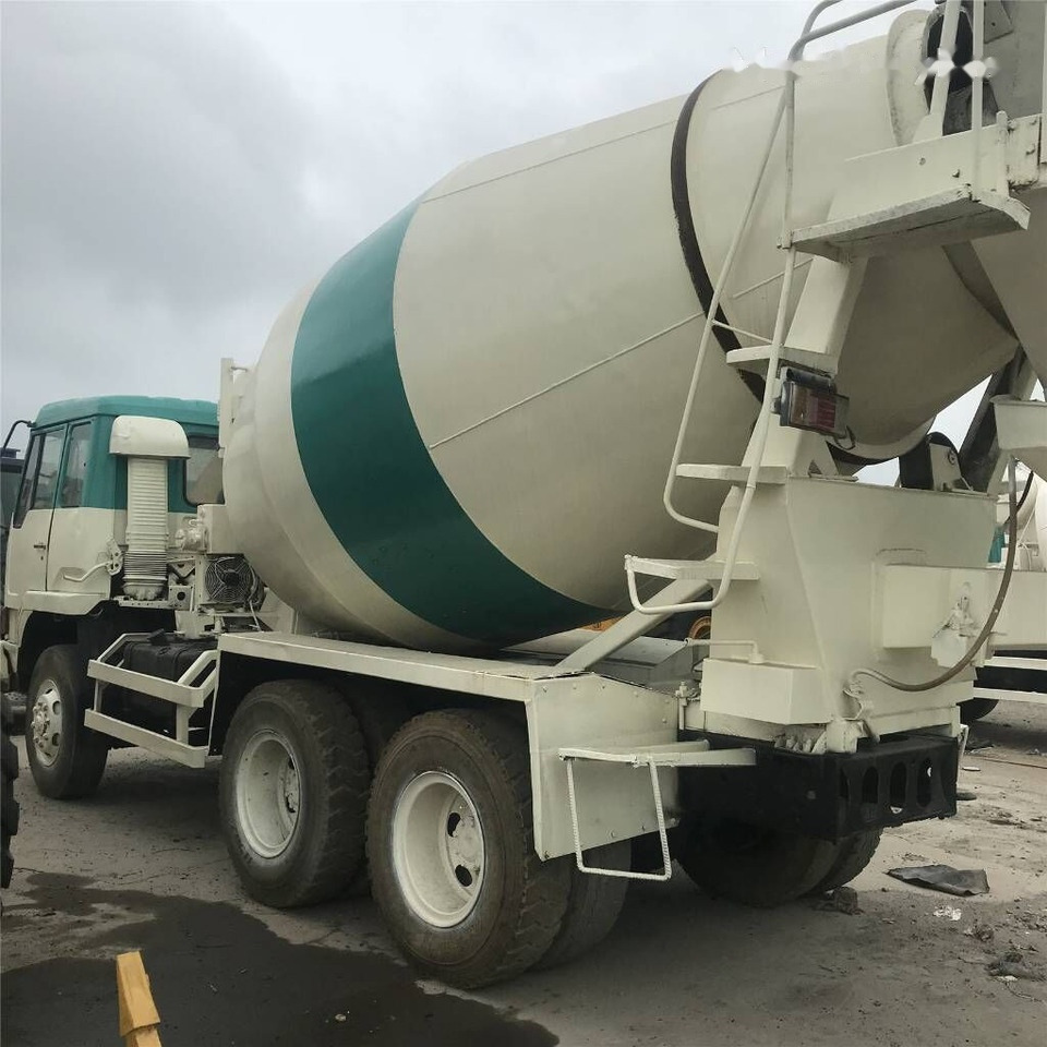 Mitsubishi FV415J - Concrete mixer truck: picture 3 Mitsubishi FV415J - Concrete mixer truck: picture 3