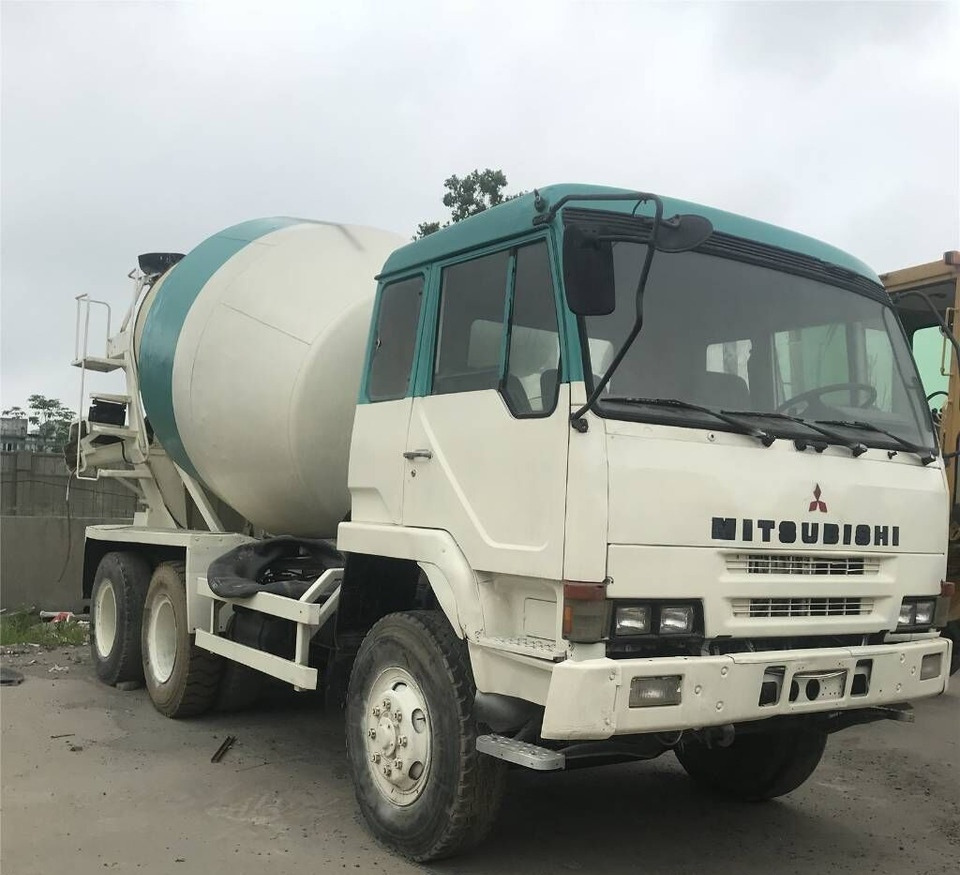 Mitsubishi FV415J - Concrete mixer truck: picture 2 Mitsubishi FV415J - Concrete mixer truck: picture 2