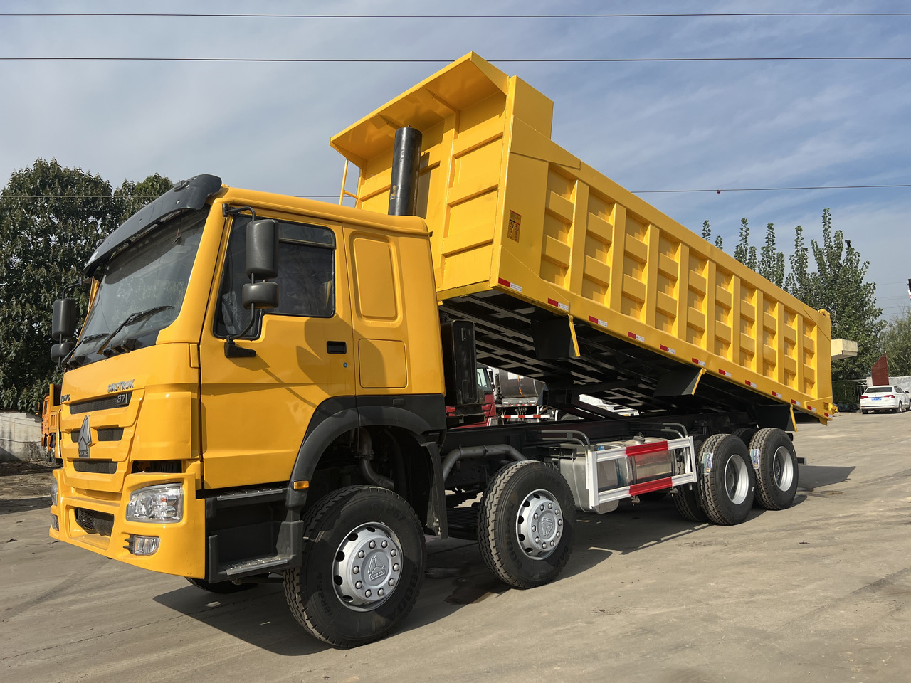 SINOTRUK HOWO 8*4 RHD - Tipper: picture 2 SINOTRUK HOWO 8*4 RHD - Tipper: picture 2