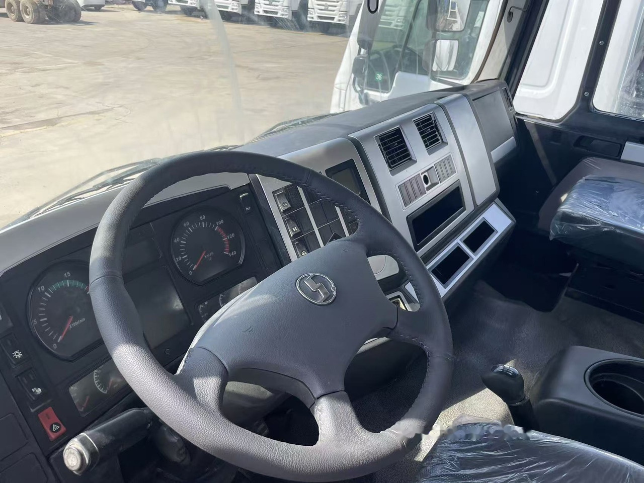 Shacman F3000 Concrete mixer truck - Concrete mixer truck: picture 4 Shacman F3000 Concrete mixer truck - Concrete mixer truck: picture 4