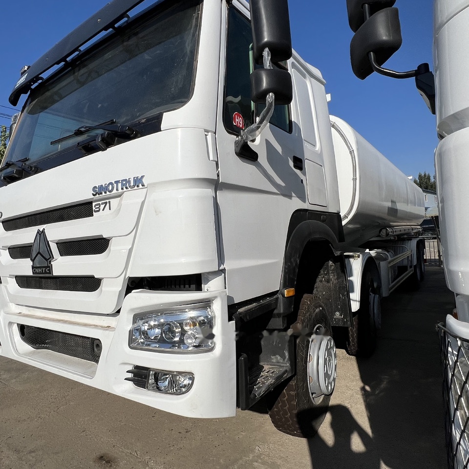 Sinotruk HOWO 371 8*4 Tank truck - Tanker truck: picture 4 Sinotruk HOWO 371 8*4 Tank truck - Tanker truck: picture 4